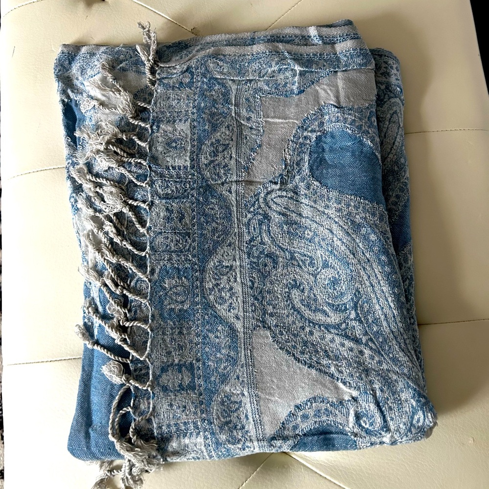 Blue/neutral scarf
